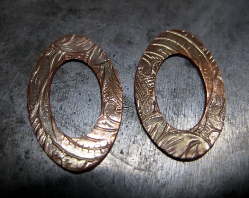 Washers textured and stretched in the rolling mill